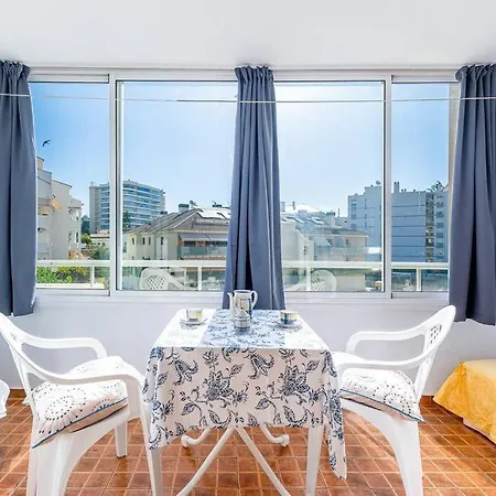 Apartamento Spacious With Pool, 3 Min From The