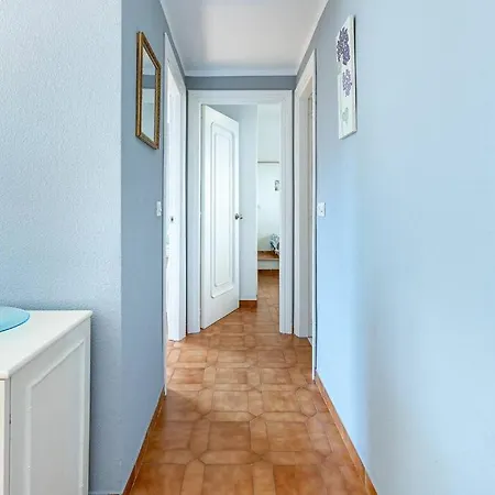 Appartement Spacious With Pool, 3 Min From The