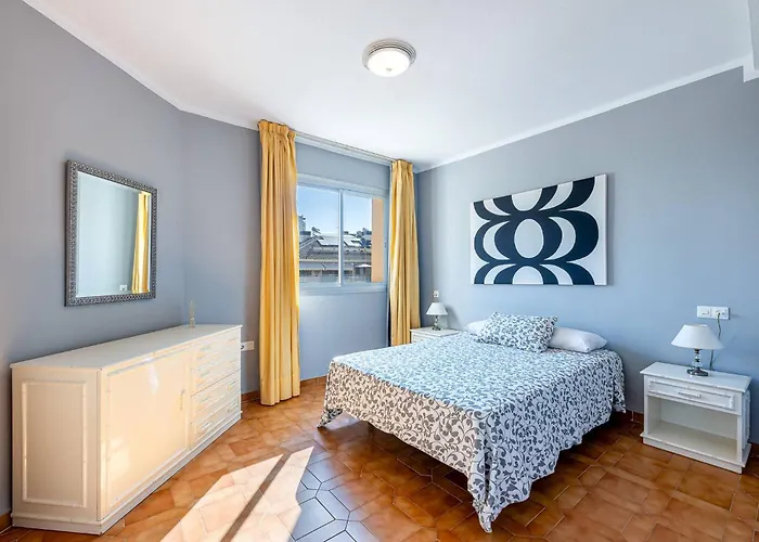 Spacious With Pool, 3 Min From The Apartamento Fuengirola