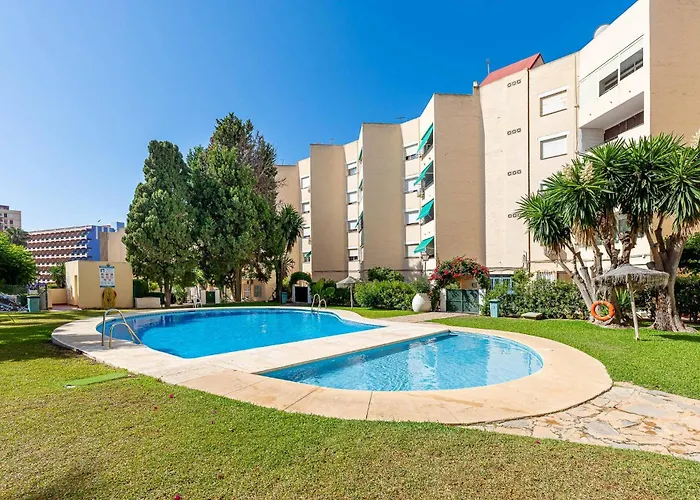 Spacious With Pool, 3 Min From The *