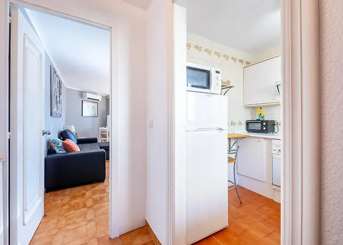 Spacious With Pool, 3 Min From The Apartamento