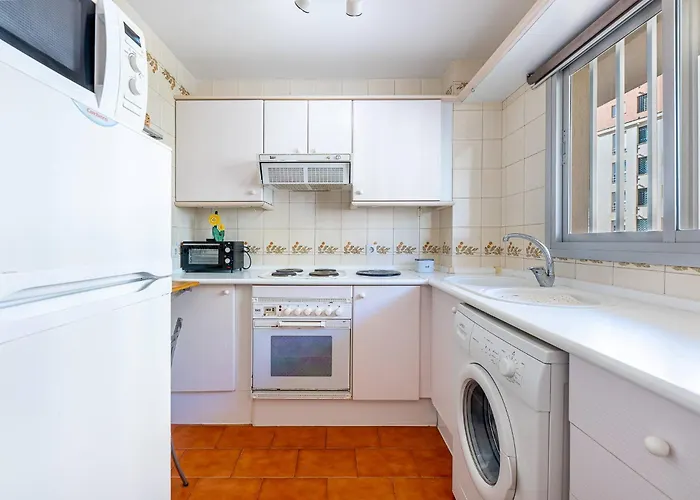 Spacious With Pool, 3 Min From The