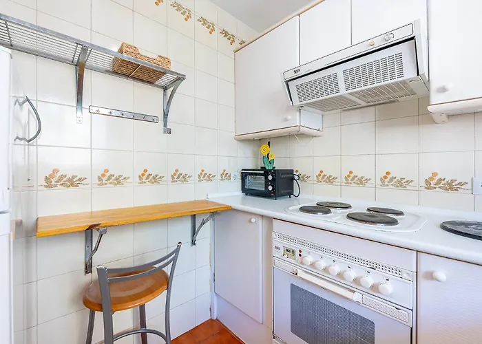 Spacious With Pool, 3 Min From The *