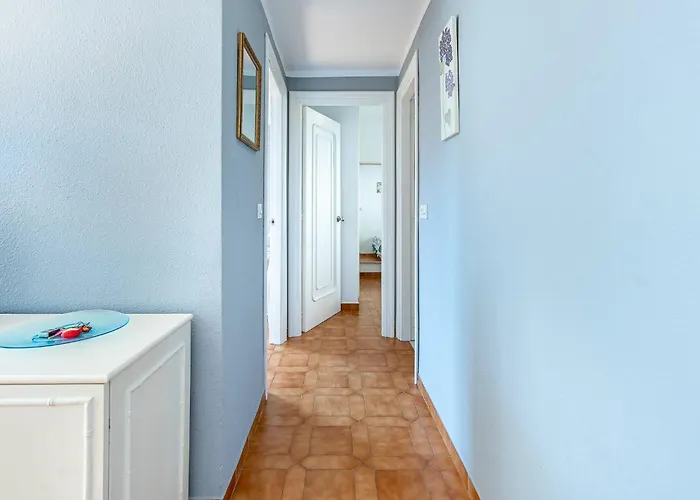 Spacious With Pool, 3 Min From The Apartamento