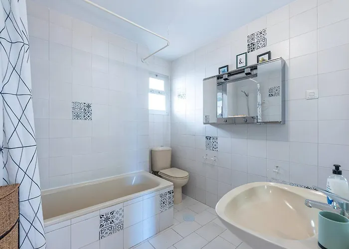 Spacious With Pool, 3 Min From The * Fuengirola