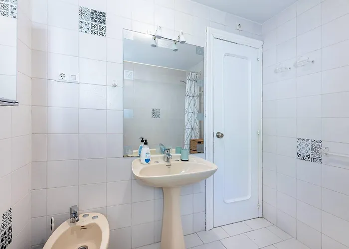 Apartamento Spacious With Pool, 3 Min From The