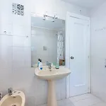 Апартаменти Spacious With Pool, 3 Min From The