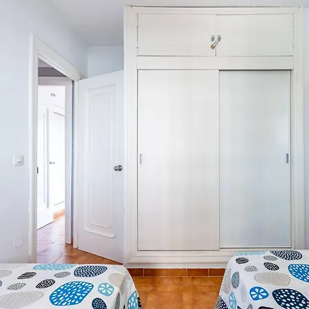 Апартаменти Spacious With Pool, 3 Min From The *