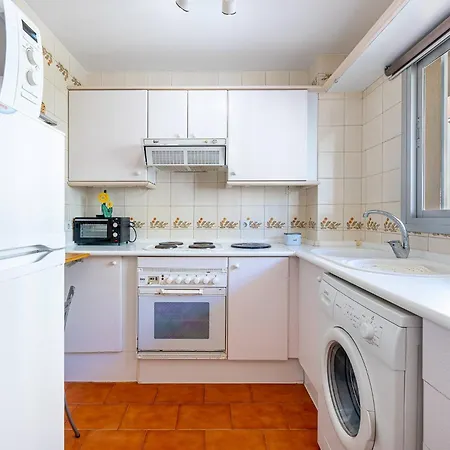 Spacious With Pool, 3 Min From The